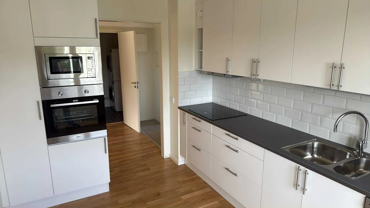 Hyreslägenhet på Runby Torg i Upplands väsby