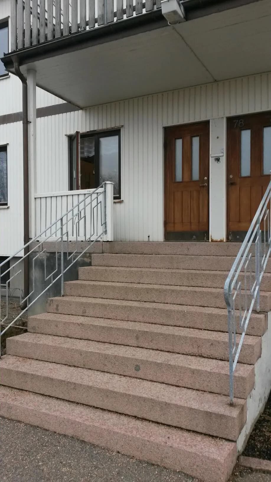 Lägenhet på Landsvägen i Hälleviksstrand