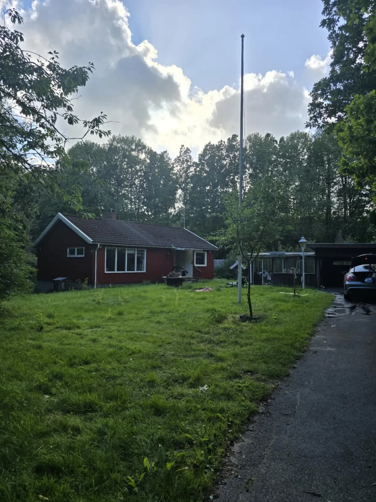 Hus på Hällingsjö kvarnväg i Hällingsjö