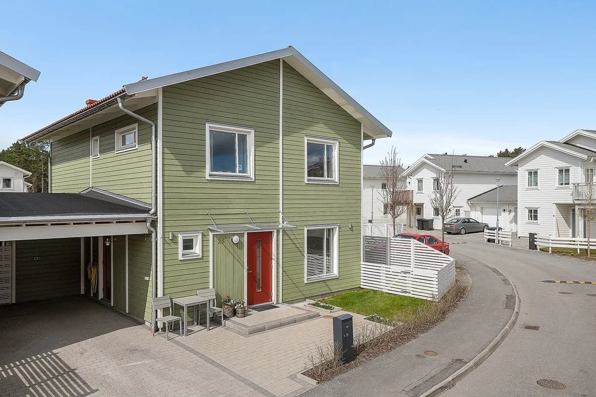 Radhus på Kaprifolvägen i Steningehöjden