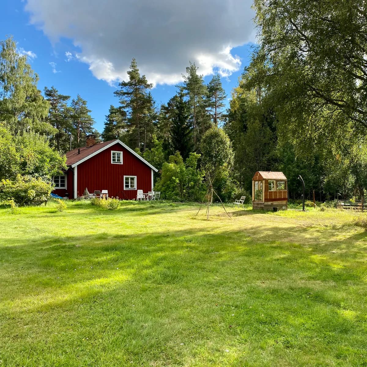 Stuga på Nykvarnsvägen i Rånäs