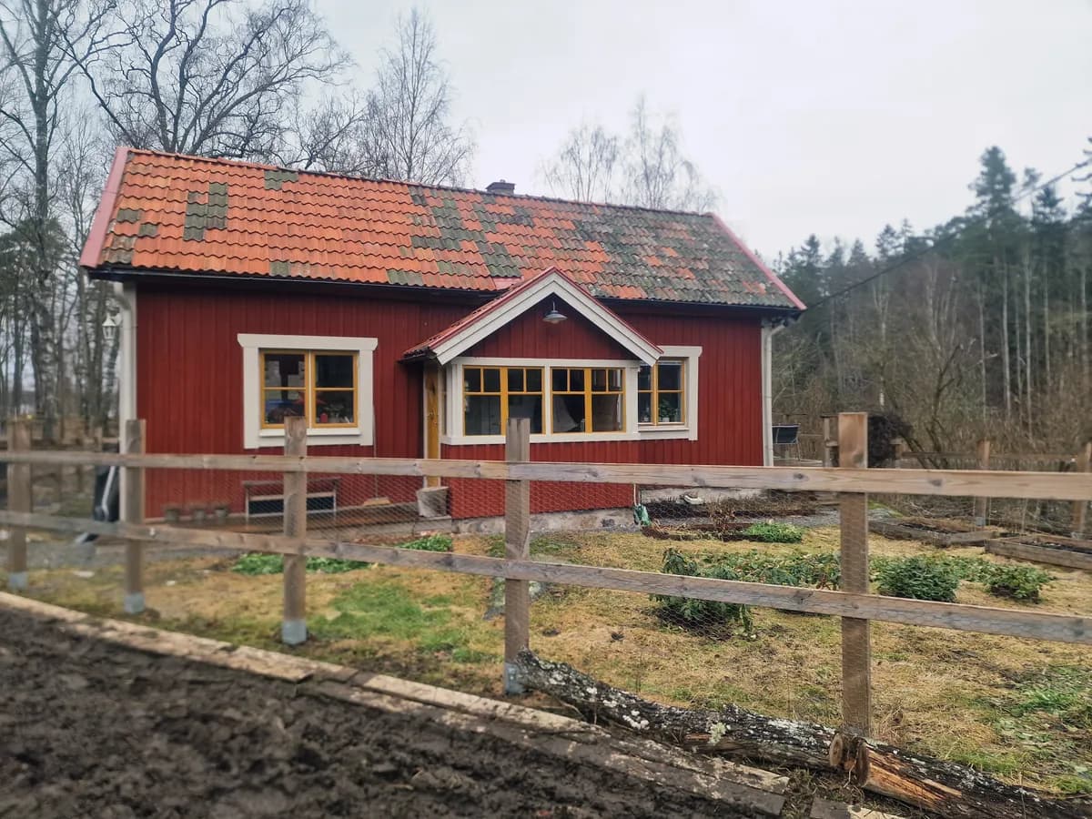 Stuga på Ryttarhalsvägen i Kungens Kurva